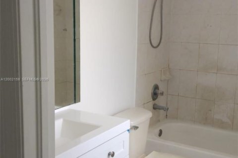 Townhouse in Miami, Florida 3 bedrooms, 134.71 sq.m. № 2067568 - photo 12