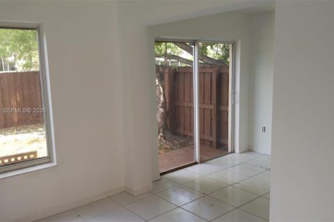 Townhouse in Miami, Florida 3 bedrooms, 134.71 sq.m. № 2067568 - photo 3