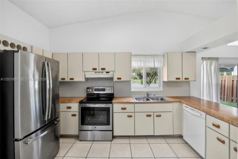 Купить виллу или дом в Майами, Флорида 3 спальни, 161.37м2, № 2153864 - фото 16