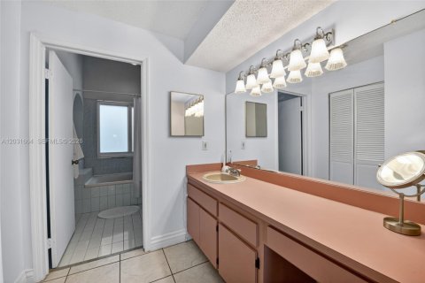 Купить виллу или дом в Майами, Флорида 3 спальни, 161.37м2, № 2153864 - фото 22
