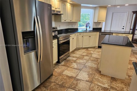 House in Lehigh Acres, Florida 4 bedrooms № 1738621 - photo 12