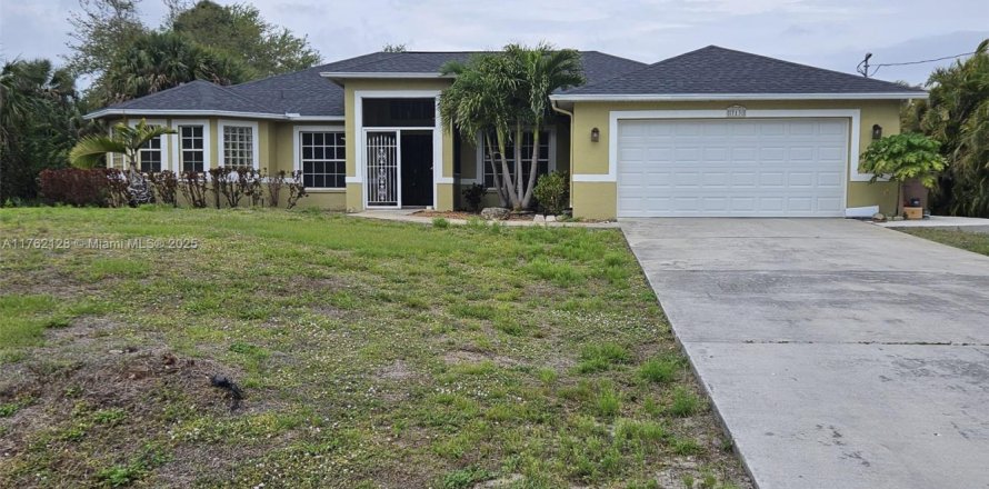 House in Lehigh Acres, Florida 4 bedrooms № 1738621