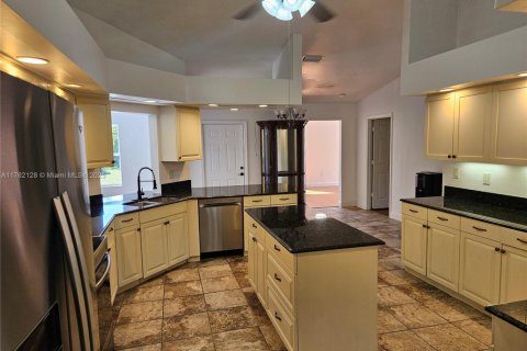 House in Lehigh Acres, Florida 4 bedrooms № 1738621 - photo 13