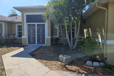 House in Lehigh Acres, Florida 4 bedrooms № 1738621 - photo 4