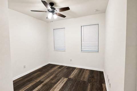 Casa en venta en Seffner, Florida, 5 dormitorios, 286.98 m2 № 2221965 - foto 3