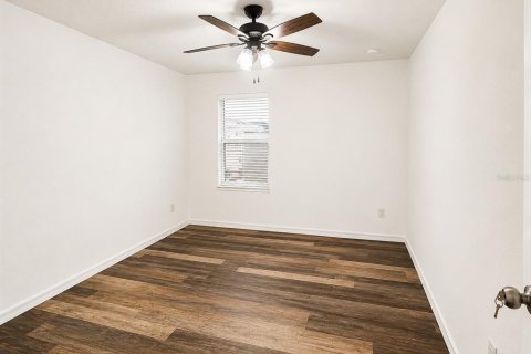 Casa en venta en Seffner, Florida, 5 dormitorios, 286.98 m2 № 2221965 - foto 7