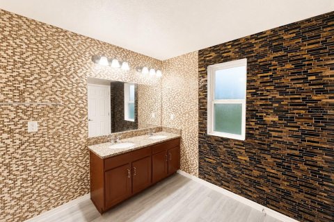 Casa en venta en Seffner, Florida, 5 dormitorios, 286.98 m2 № 2221965 - foto 14