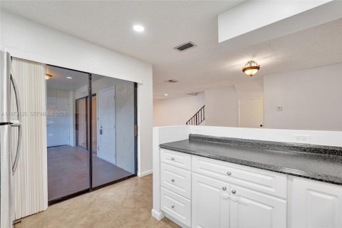 Touwnhouse à vendre à Boca Raton, Floride: 3 chambres, 147.99 m2 № 2273582 - photo 6