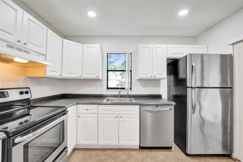 Touwnhouse à vendre à Boca Raton, Floride: 3 chambres, 147.99 m2 № 2273582 - photo 7