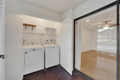 Touwnhouse à vendre à Boca Raton, Floride: 3 chambres, 147.99 m2 № 2273582 - photo 19