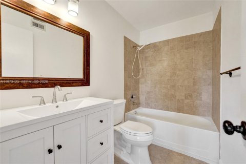 Touwnhouse à vendre à Boca Raton, Floride: 3 chambres, 147.99 m2 № 2273582 - photo 12