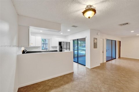 Touwnhouse à vendre à Boca Raton, Floride: 3 chambres, 147.99 m2 № 2273582 - photo 2
