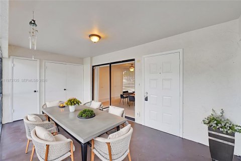 Touwnhouse à vendre à Boca Raton, Floride: 3 chambres, 147.99 m2 № 2273582 - photo 18