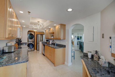 Condo in St. Lucie, Florida, 2 bedrooms  № 2193994 - photo 15