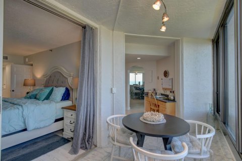 Condo in St. Lucie, Florida, 2 bedrooms  № 2193994 - photo 22