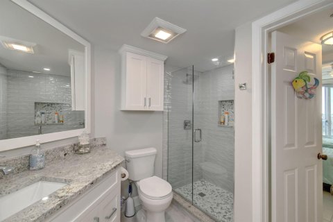 Condo in St. Lucie, Florida, 2 bedrooms  № 2193994 - photo 28