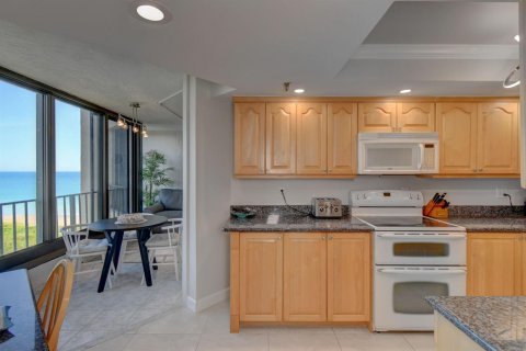 Condo in St. Lucie, Florida, 2 bedrooms  № 2193994 - photo 13