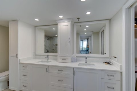 Condo in St. Lucie, Florida, 2 bedrooms  № 2193994 - photo 19