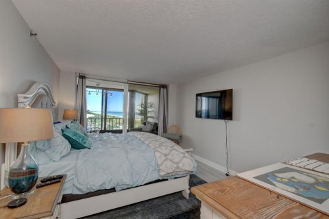 Condo in St. Lucie, Florida, 2 bedrooms  № 2193994 - photo 17