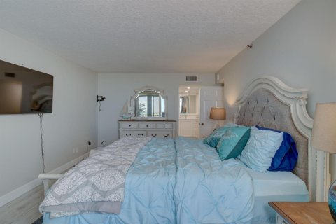 Condo in St. Lucie, Florida, 2 bedrooms  № 2193994 - photo 18