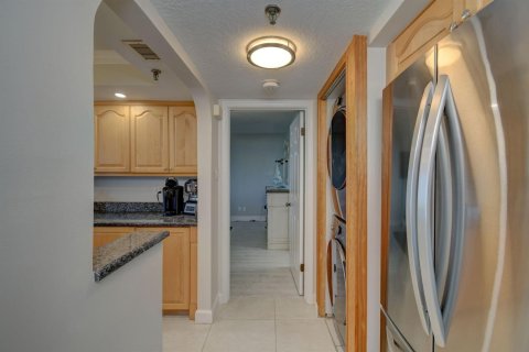 Condo in St. Lucie, Florida, 2 bedrooms  № 2193994 - photo 16