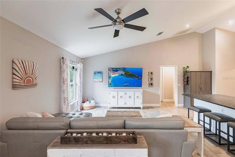 House in Port Charlotte, Florida 3 bedrooms, 182.09 sq.m. № 1908089 - photo 7