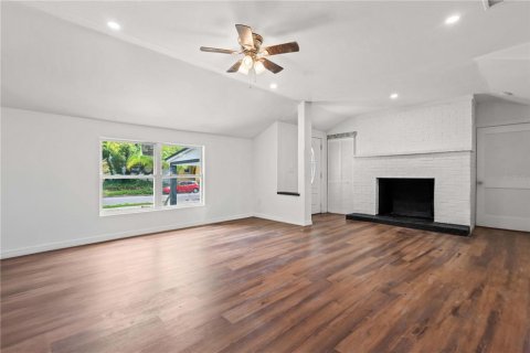 House in Tampa, Florida 4 bedrooms, 200.76 sq.m. № 1824848 - photo 8