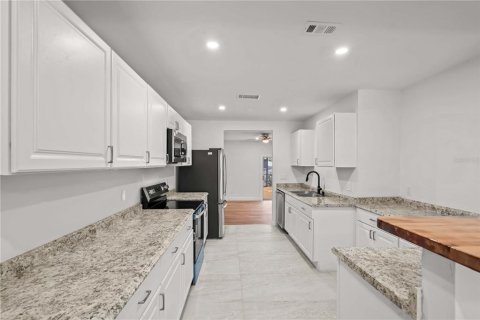 House in Tampa, Florida 4 bedrooms, 200.76 sq.m. № 1824848 - photo 9