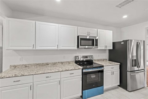 House in Tampa, Florida 4 bedrooms, 200.76 sq.m. № 1824848 - photo 11