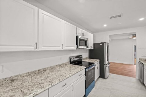 House in Tampa, Florida 4 bedrooms, 200.76 sq.m. № 1824848 - photo 10
