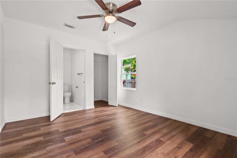 House in Tampa, Florida 4 bedrooms, 200.76 sq.m. № 1824848 - photo 24