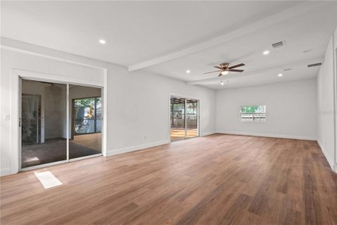House in Tampa, Florida 4 bedrooms, 200.76 sq.m. № 1824848 - photo 29