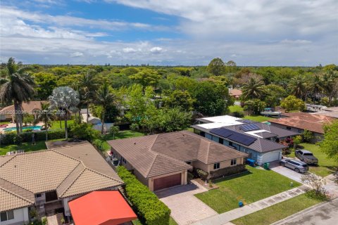 House in Miami, Florida 4 bedrooms, 252.69 sq.m. № 2066488 - photo 2