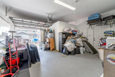 House in Miami, Florida 4 bedrooms, 252.69 sq.m. № 2066488 - photo 14