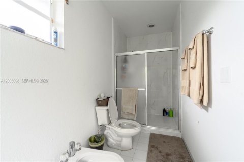 House in Miami, Florida 4 bedrooms, 252.69 sq.m. № 2066488 - photo 29