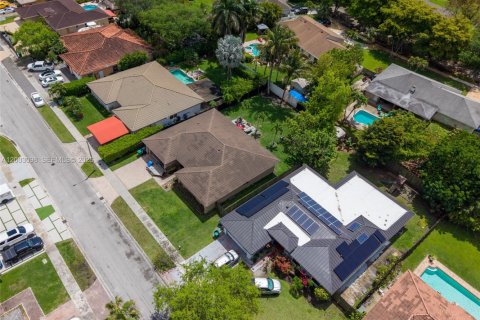 House in Miami, Florida 4 bedrooms, 252.69 sq.m. № 2066488 - photo 10