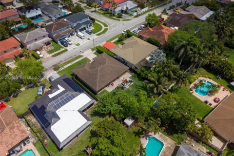 House in Miami, Florida 4 bedrooms, 252.69 sq.m. № 2066488 - photo 6