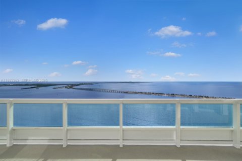 Condominio en alquiler en Miami, Florida, 7 dormitorios, 929.02 m2 № 2034646 - foto 11