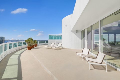 Condominio en alquiler en Miami, Florida, 7 dormitorios, 929.02 m2 № 2034646 - foto 24