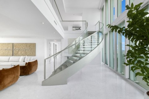 Condominio en alquiler en Miami, Florida, 7 dormitorios, 929.02 m2 № 2034646 - foto 6