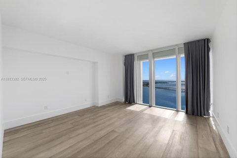 Condominio en alquiler en Miami, Florida, 7 dormitorios, 929.02 m2 № 2034646 - foto 27