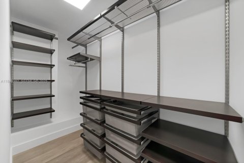 Condominio en alquiler en Miami, Florida, 7 dormitorios, 929.02 m2 № 2034646 - foto 29