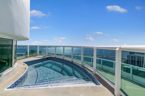 Condominio en alquiler en Miami, Florida, 7 dormitorios, 929.02 m2 № 2034646 - foto 23