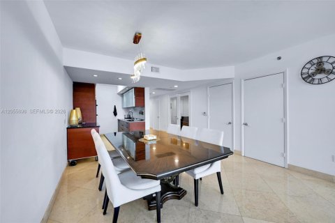 Condo in Hallandale Beach, Florida, 3 bedrooms  № 2153617 - photo 8