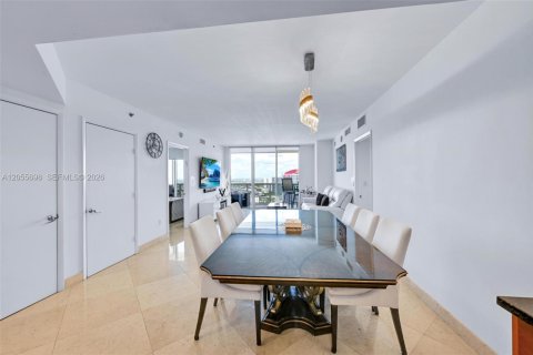 Condo in Hallandale Beach, Florida, 3 bedrooms  № 2153617 - photo 5