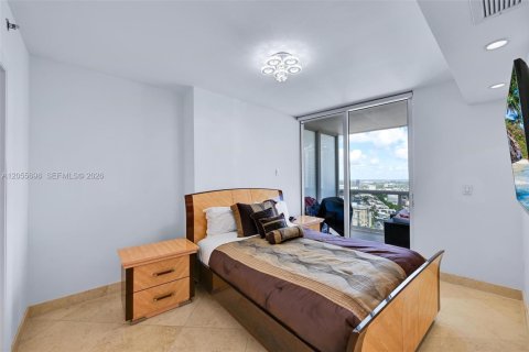 Condo in Hallandale Beach, Florida, 3 bedrooms  № 2153617 - photo 12