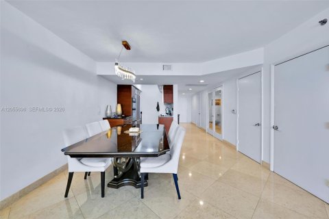 Condo in Hallandale Beach, Florida, 3 bedrooms  № 2153617 - photo 7