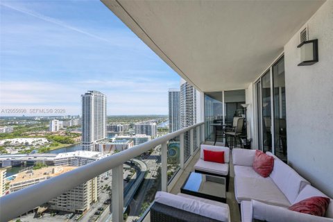Condo in Hallandale Beach, Florida, 3 bedrooms  № 2153617 - photo 24