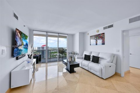 Condo in Hallandale Beach, Florida, 3 bedrooms  № 2153617 - photo 3