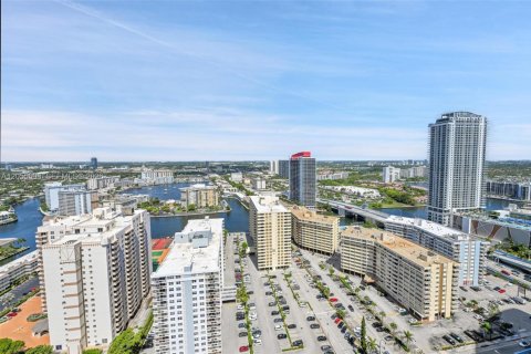 Condo in Hallandale Beach, Florida, 3 bedrooms  № 2153617 - photo 22